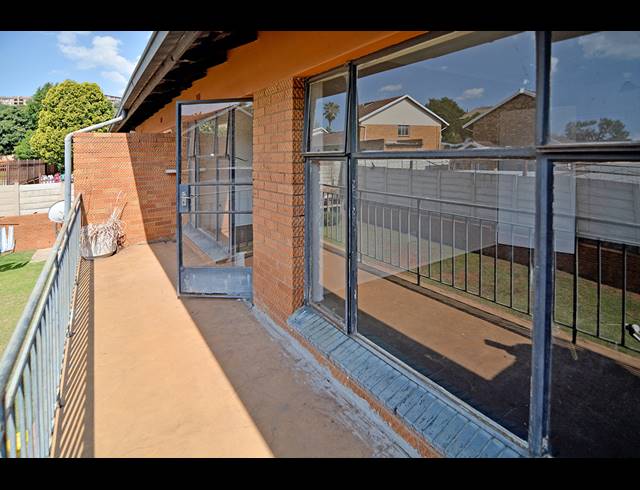 1 BEDROOM APARTMENT FOR SALE IN WINDSOR EAST
